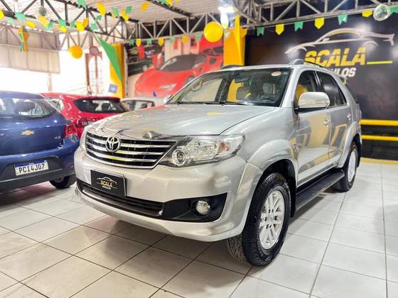 TOYOTA HILUX 2.7 SR 4X2 CD 16V FLEX 4P AUTOMÁTICO TOYOTA HILUX 2.7 SR 4X2 CD 16V FLEX 4P AUTOMÁTICO